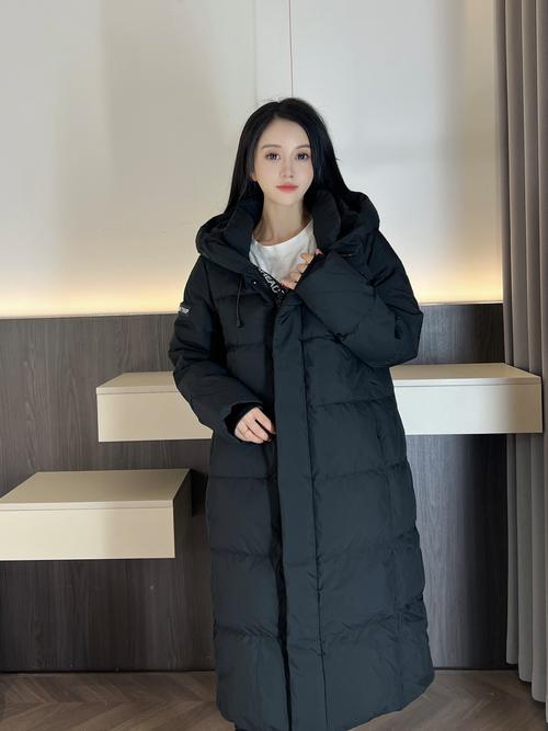 皮肤黑羽绒服选什么颜色显白?