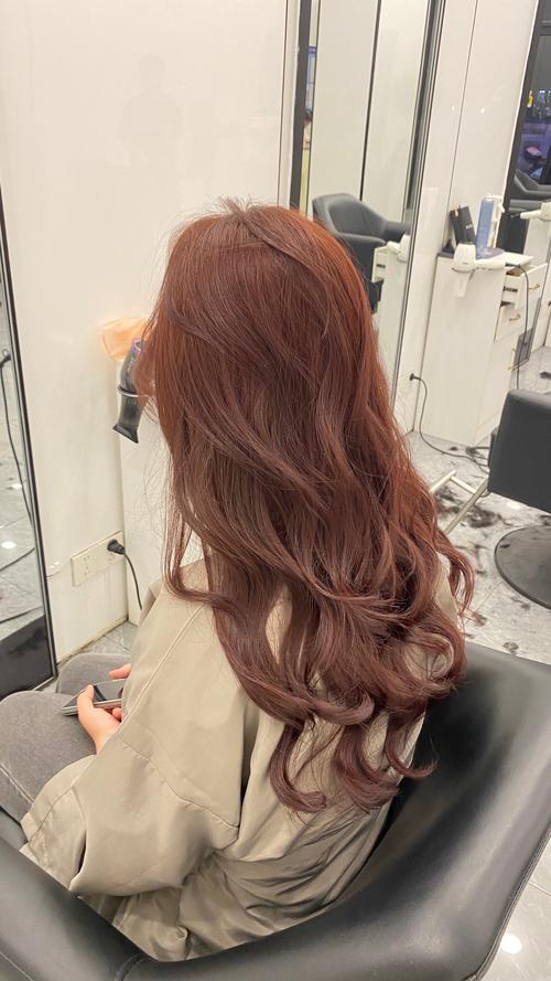 皮肤暗黄染什么发色显白提气色?