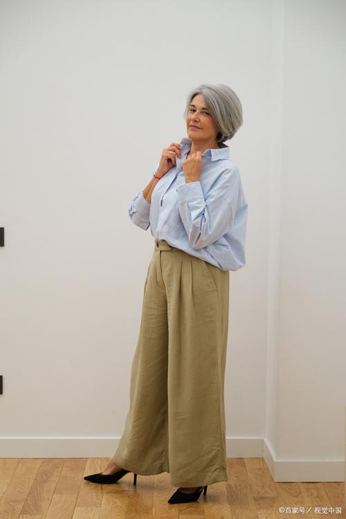 皮肤暗沉,穿什么色显白提气色?