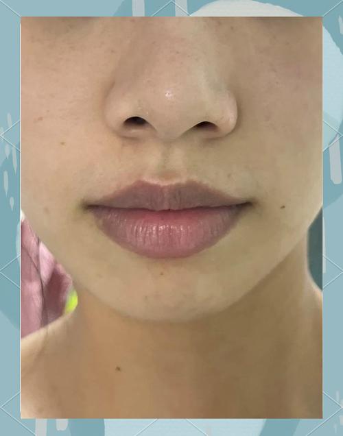 皮肤暗黄口红选什么色显白提气色?