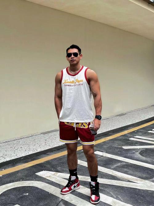 皮肤黑穿什么颜色显白?