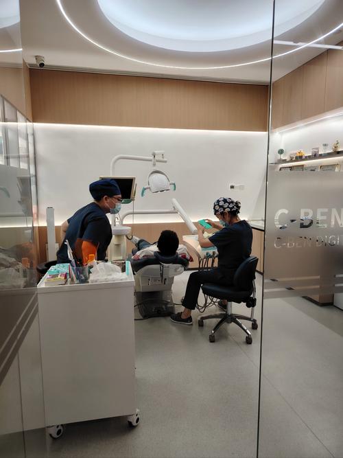 种植牙哪家口腔医院好?选对医院要注意什么?