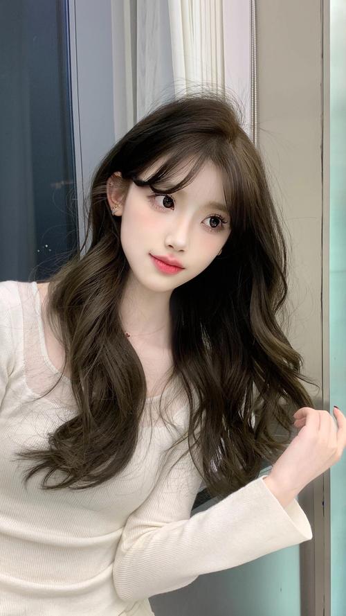 皮肤白适合什么发色显气质?