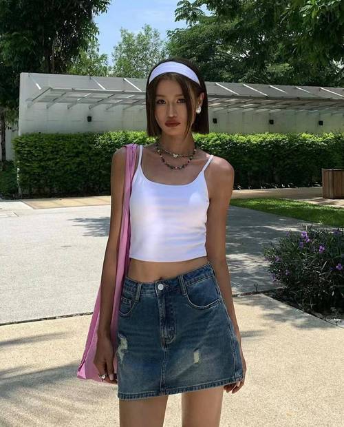 皮肤黑的人穿什么衣服显白好看?