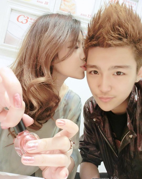 qq情侣透明皮肤一对怎么用?