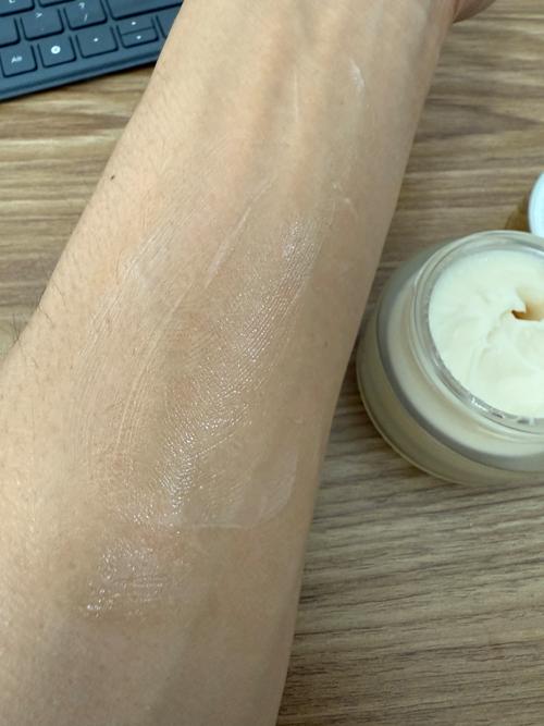 粗糙皮肤适合用什么护肤品?