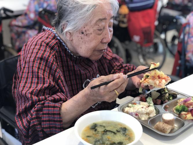 老年人吃流食有哪些讲究?