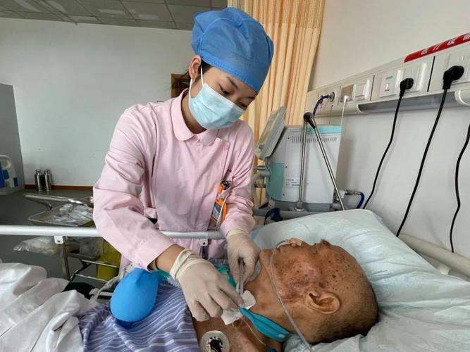 卧床老人口腔护理怎么做?