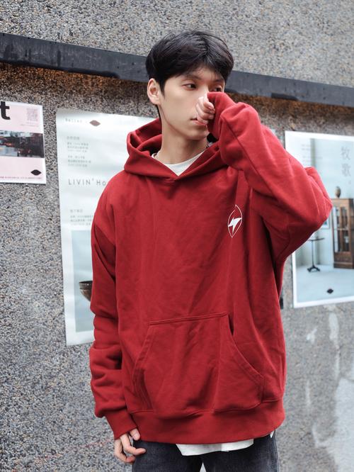 皮肤黑穿砖红色好看吗